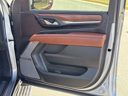 Used 2024 GMC Yukon XL Denali Ultimate image 10