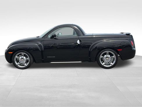 Used 2005 Chevrolet SSR w/ Preferred Equipment Group RWD image 22