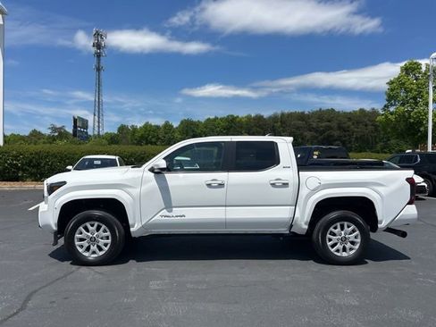 Used 2024 Toyota Tacoma SR5 w/ SR5 Upgrade Package AWD/4WD image 12