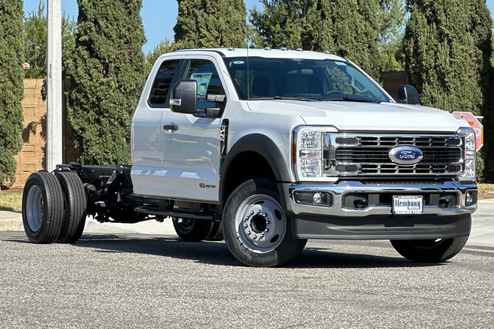 New 2026 Ford F450 XL w/ XL Chrome Package RWD image 2