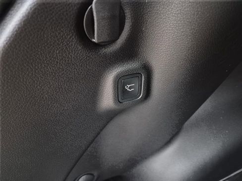 New 2026 Jeep Compass Latitude image 9