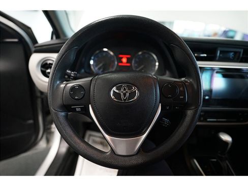 Used 2017 Toyota Corolla LE image 18
