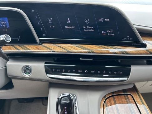 Used 2022 Cadillac Escalade Premium Luxury Platinum w/ LPO, Radiant Package AWD/4WD image 18