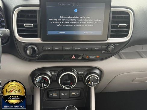 Used 2022 Hyundai Venue SEL w/ Cargo Package image 17