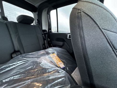 New 2025 Jeep Gladiator Willys image 14