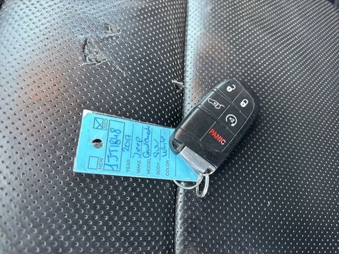 Used 2017 Jeep Grand Cherokee Overland image 40