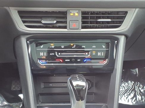 Certified 2025 Volkswagen Taos SE image 14