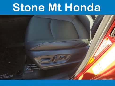 Used 2023 Toyota Corolla Cross XLE image 19