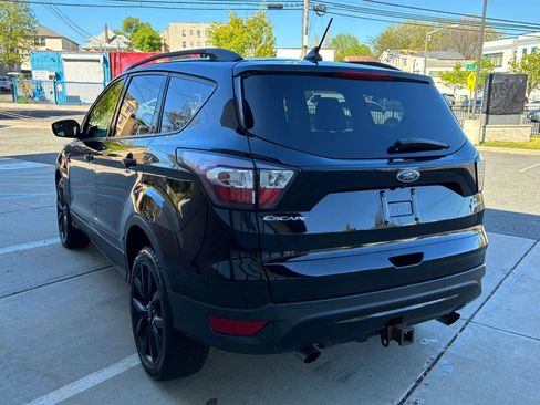 Used 2018 Ford Escape SE w/ SE Sport Appearance Package AWD/4WD image 9
