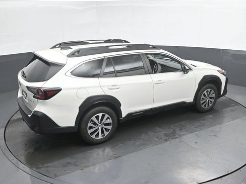 Used 2025 Subaru Outback Premium AWD/4WD image 32