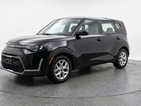 Used 2025 Kia Soul LX w/ LX Technology Package FWD image 3