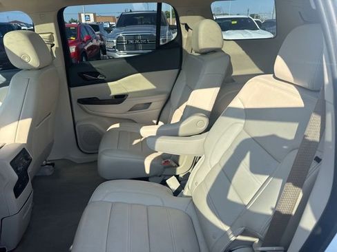 Used 2022 GMC Acadia Denali w/ Denali Ultimate Package FWD image 28