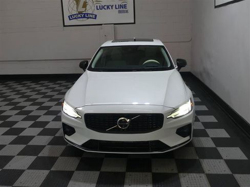 Used 2022 Volvo S60 B5 Inscription FWD image 3