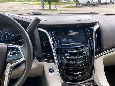 Used 2016 Cadillac Escalade Premium AWD/4WD image 5