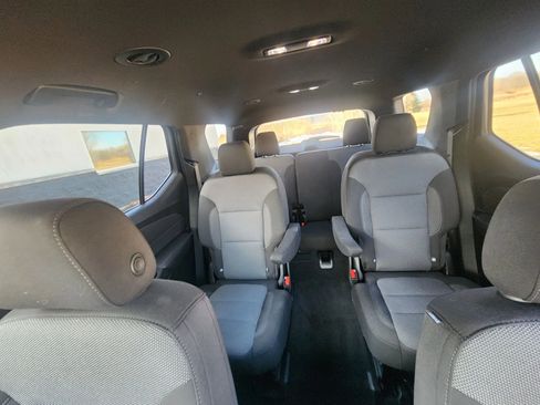 Used 2023 Chevrolet Traverse LT w/ Midnight/Sport Edition image 18