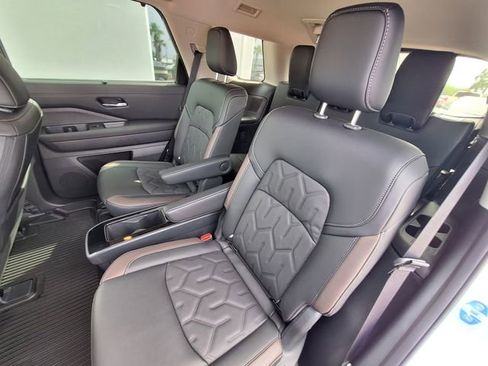 New 2026 Nissan Pathfinder Platinum AWD/4WD image 23