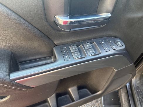 Used 2018 Chevrolet Silverado 1500 LT w/ LT Convenience Package image 12