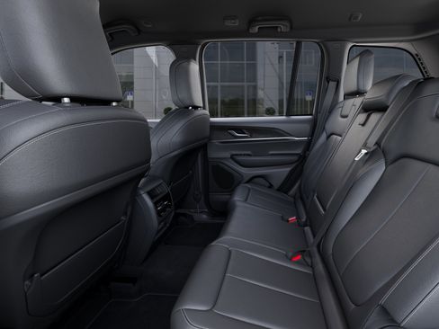 New 2025 Jeep Grand Cherokee Limited w/ Black Appearance Package image 23