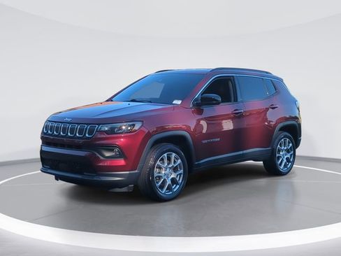 Used 2022 Jeep Compass Latitude AWD/4WD image 1