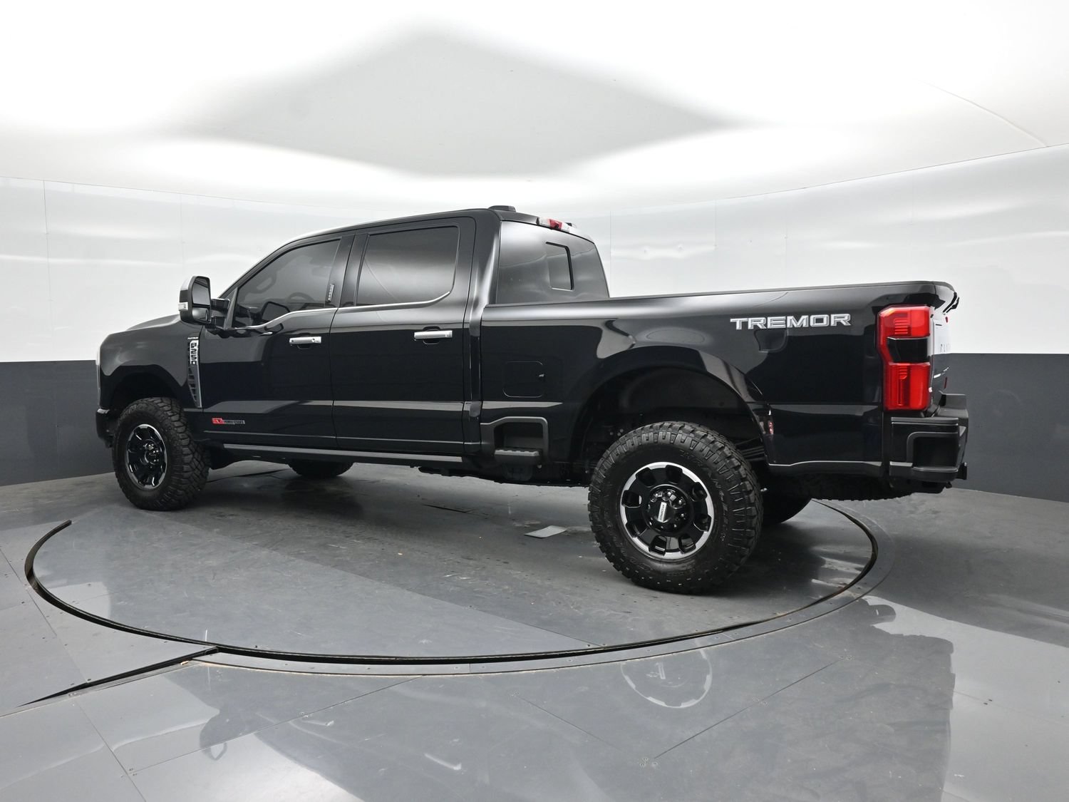 Used 2026 Ford F250 Platinum w/ Platinum Plus Package AWD/4WD image 4