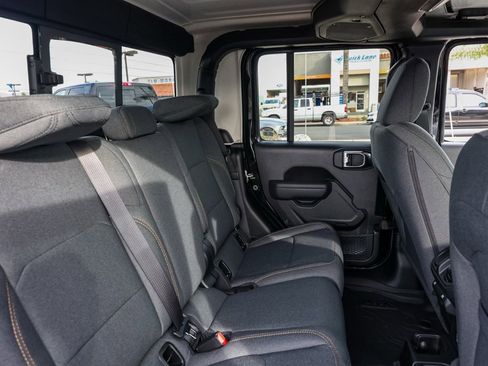 New 2025 Jeep Gladiator Willys image 17
