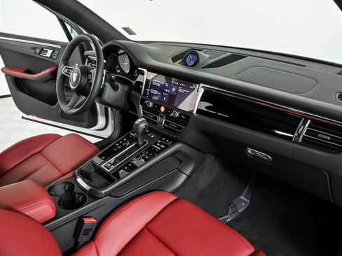 New 2025 Porsche Macan image 24