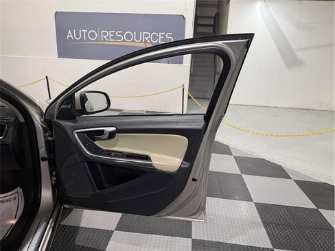 Used 2018 Volvo S60 T5 Inscription image 28