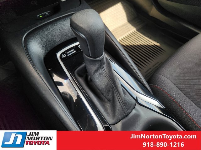 Used 2025 Toyota Corolla SE w/ SE Premium Package FWD image 21