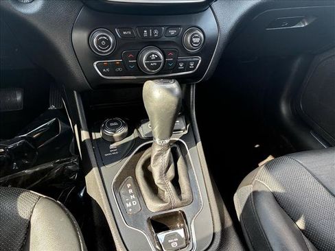 Used 2019 Jeep Cherokee Limited image 13