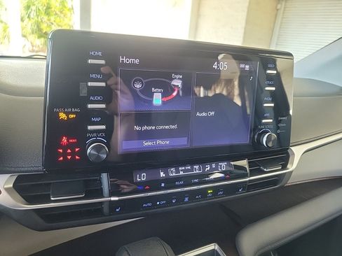 Used 2023 Toyota Sienna XLE image 20