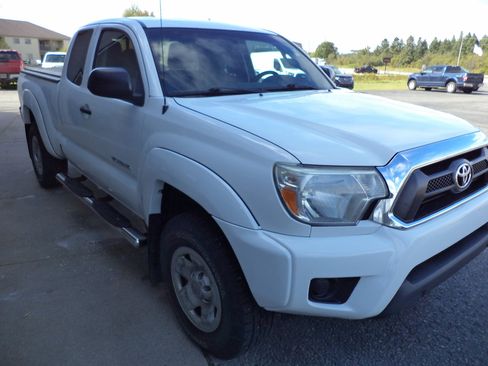 Used 2013 Toyota Tacoma 4x4 Access Cab image 9