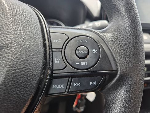 Used 2021 Toyota RAV4 LE FWD image 14