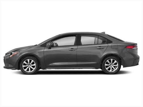 Used 2023 Toyota Corolla LE image 3