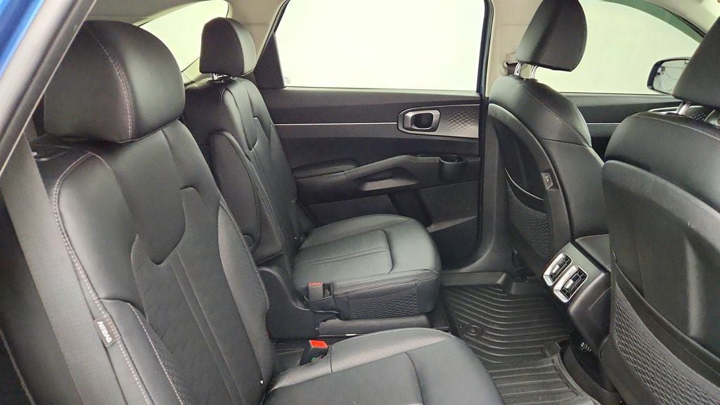 Used 2025 Kia Sorento EX AWD/4WD image 23