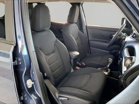 Used 2022 Jeep Renegade Latitude AWD/4WD image 19