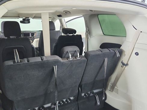 Used 2023 Chrysler Voyager LX FWD image 24