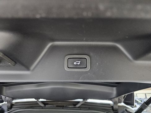 Used 2017 Land Rover Range Rover HSE image 14