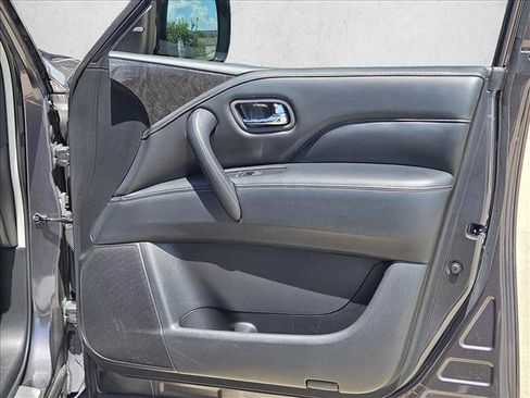 Used 2022 INFINITI QX80 Luxe w/ All-Season Package RWD image 9