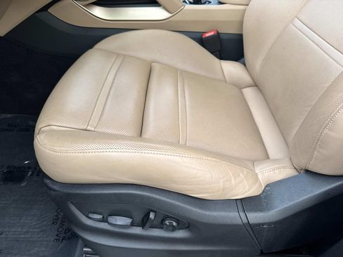 Used 2024 Porsche Cayenne Coupe AWD/4WD image 29