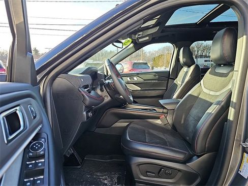 Used 2025 Ford Explorer ST image 16