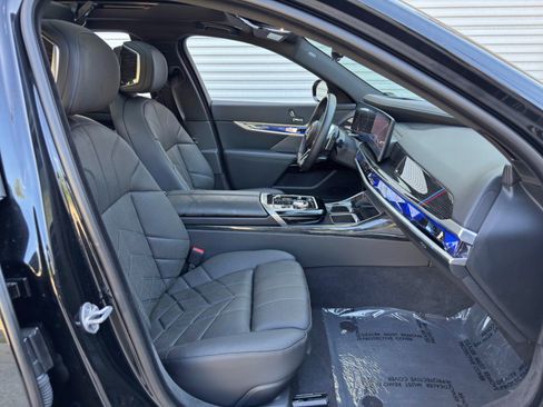 Used 2023 BMW 740i w/ Executive Package RWD image 17