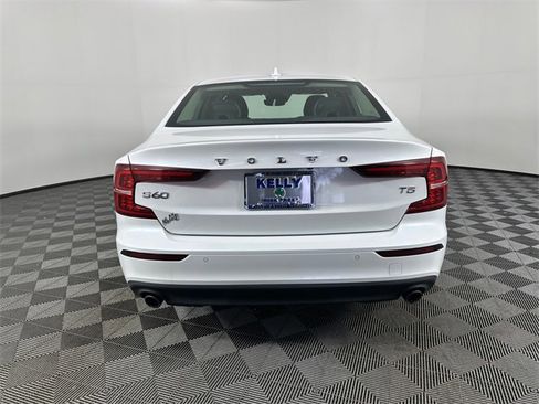 Used 2021 Volvo S60 T5 Momentum w/ Climate Package image 6