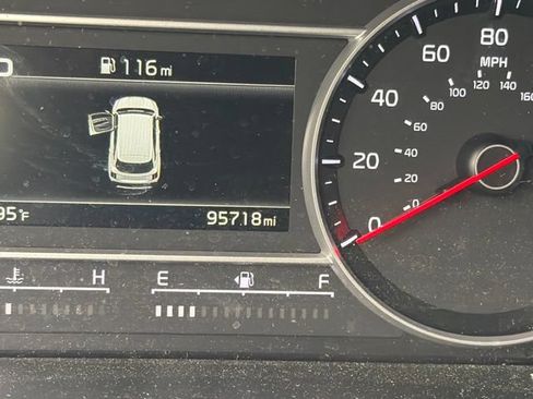 Used 2022 Kia Sorento LX FWD image 2