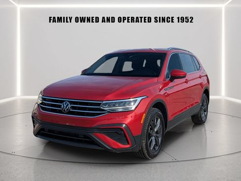 Used 2023 Volkswagen Tiguan SE FWD image 2