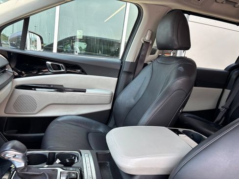 Certified 2024 Kia Carnival EX FWD image 5
