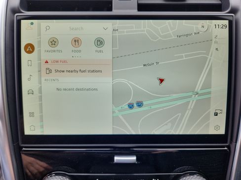 Used 2025 Land Rover Discovery S image 21