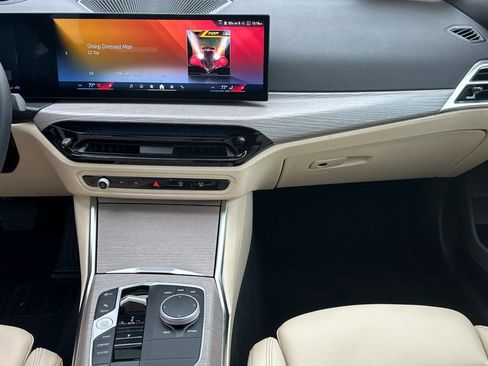 Used 2025 BMW 330i Sedan w/ Premium Package image 29