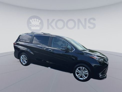 Used 2024 Toyota Sienna Platinum image 2