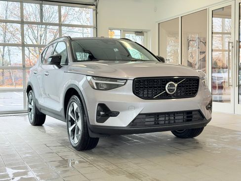 New 2026 Volvo XC40 B5 Plus w/ Protection Package Premier AWD/4WD image 5