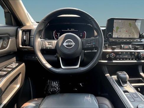 Used 2024 Nissan Pathfinder Platinum AWD/4WD image 8